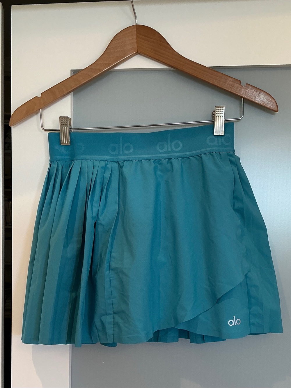 ALO Yoga Teal Pleated Skirt - Picture 4 of 8